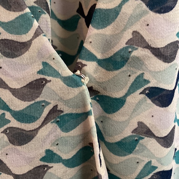 Cabi Blue Green Tweet Bird Print Sleeveless Blouse Top Size Medium - Picture 5 of 7